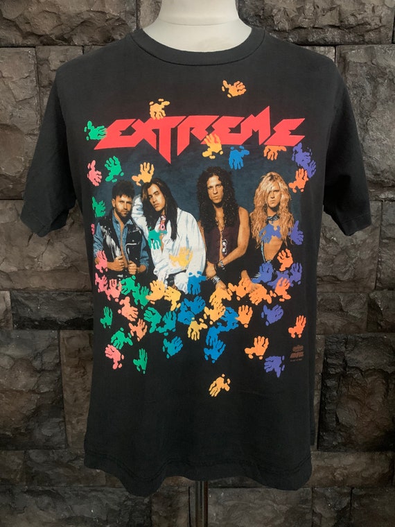 Wearable Anthems: A Review of 90s Rock Band T-Shirts