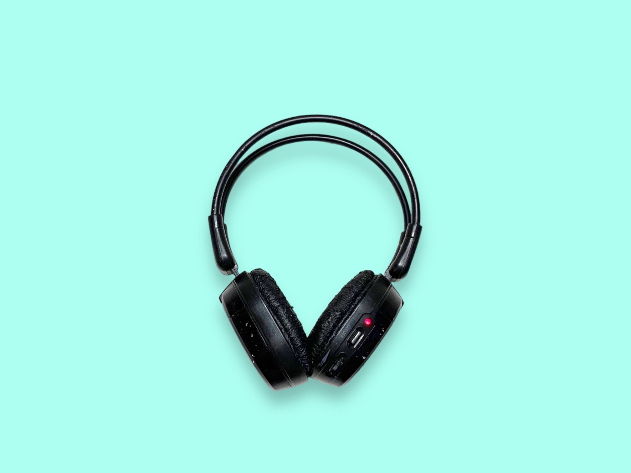 90s Headphones: Musical Nostalgia and Audio Delights